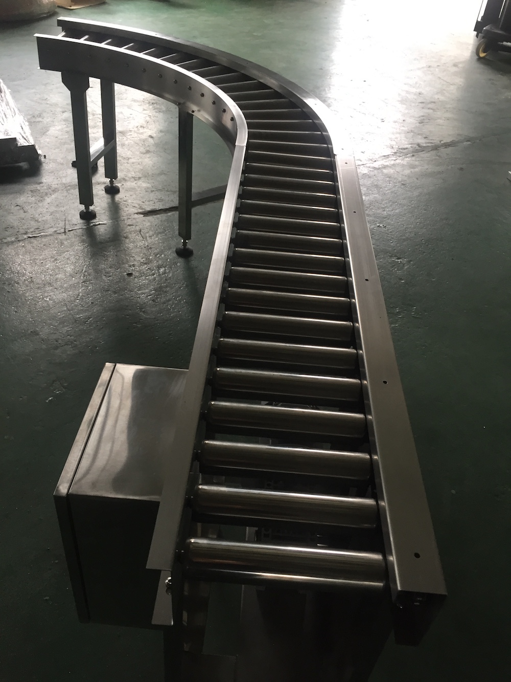 不锈钢滚筒转弯输送机